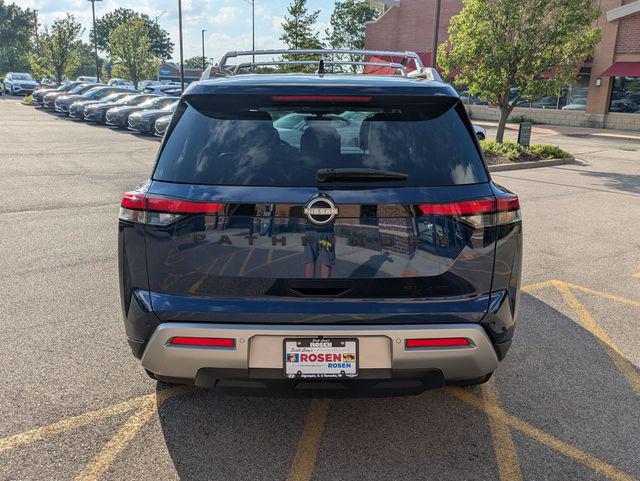 2023 Nissan Pathfinder SL 4WD