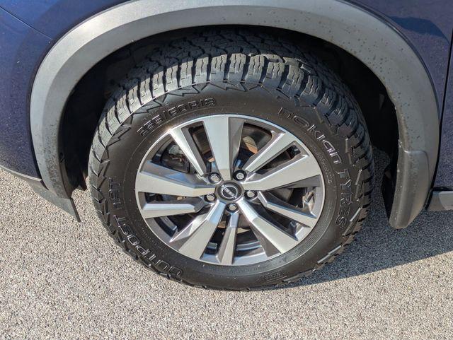 2023 Nissan Pathfinder SL 4WD
