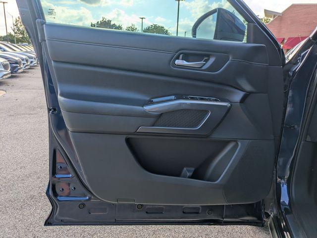 2023 Nissan Pathfinder SL 4WD