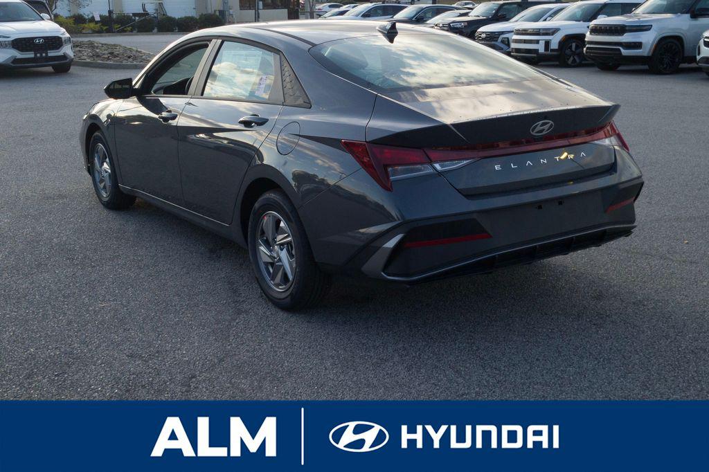 New 2026 Gray HYUNDAI SE image 9