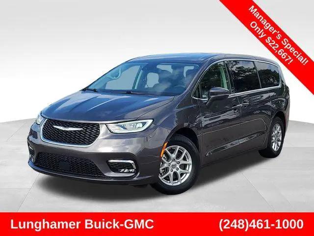 2023 Chrysler Pacifica Touring L for sale in Waterford Township, MI