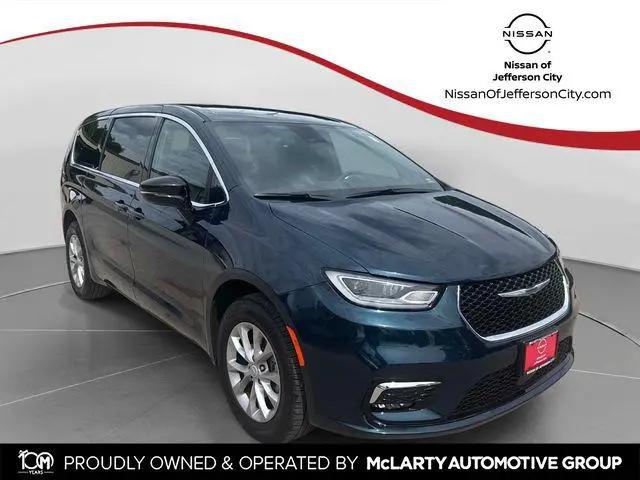 2025 Chrysler Pacifica Select for sale in Jefferson City, MO