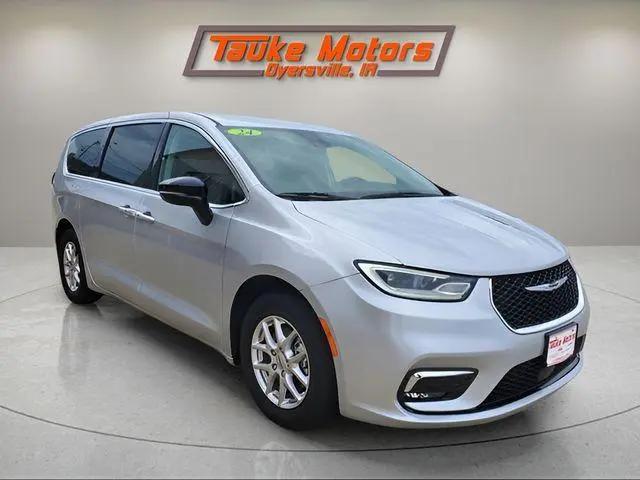 2024 Chrysler Pacifica Touring L for sale in Dyersville, IA