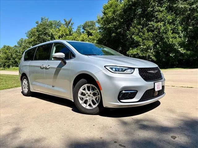 2023 Chrysler Pacifica Touring L for sale in Salem, IL