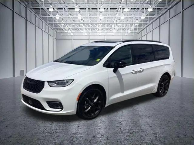 2025 Chrysler Pacifica Limited for sale in Avon, IN