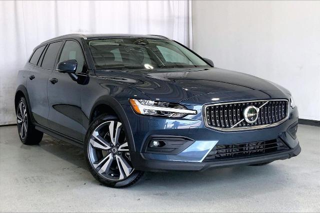 2025 Volvo V60 Cross Country Plus, B5 AWD Gas (mild hybrid) for sale in Houston, TX