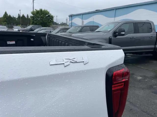 2025 GMC Sierra 1500 4WD Crew Cab Short Box SLT