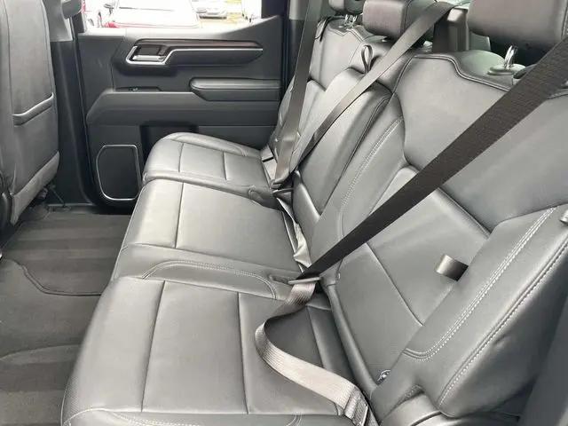 2025 GMC Sierra 1500 4WD Crew Cab Short Box SLT