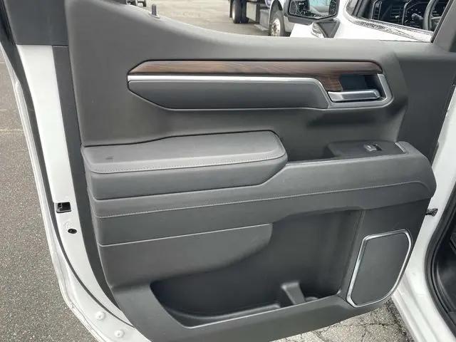 2025 GMC Sierra 1500 4WD Crew Cab Short Box SLT