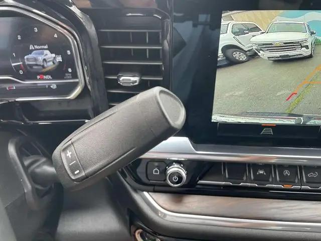 2025 GMC Sierra 1500 4WD Crew Cab Short Box SLT