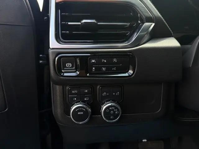 2025 GMC Yukon XL 4WD Denali