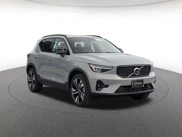 2026 Volvo XC40 Plus, B5 AWD Gas mild hybrid, Dark