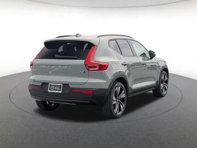 2026 Volvo XC40 Plus, B5 AWD Gas mild hybrid, Dark