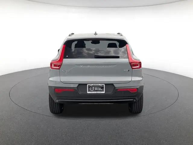 2026 Volvo XC40 Plus, B5 AWD Gas mild hybrid, Dark