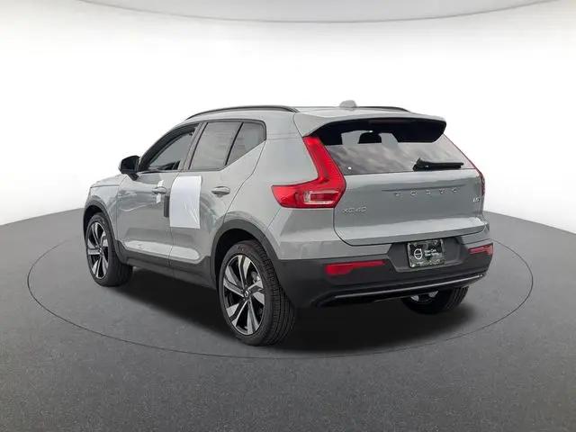 2026 Volvo XC40 Plus, B5 AWD Gas mild hybrid, Dark