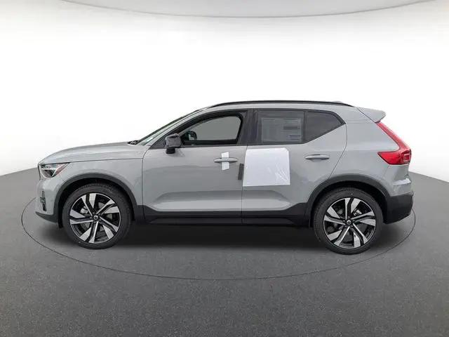2026 Volvo XC40 Plus, B5 AWD Gas mild hybrid, Dark