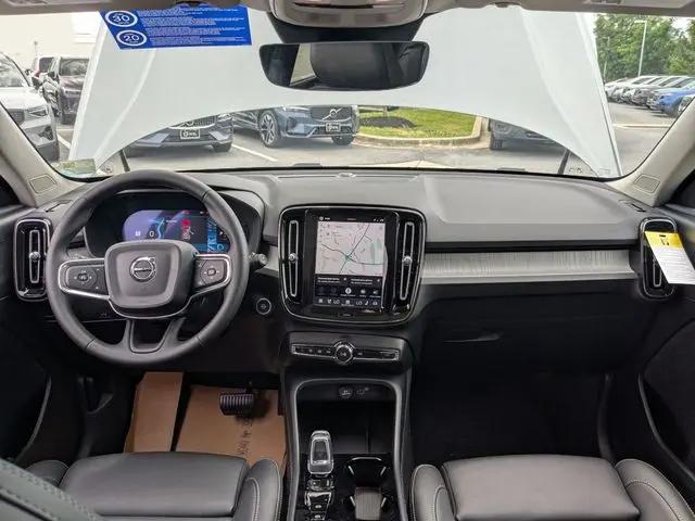 2026 Volvo XC40 Plus, B5 AWD Gas mild hybrid, Dark