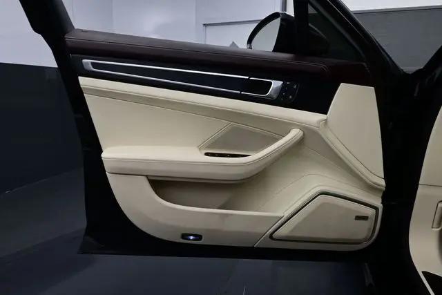 2023 Porsche Panamera 4 Platinum Edition