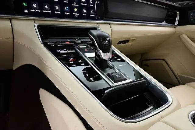 2023 Porsche Panamera 4 Platinum Edition