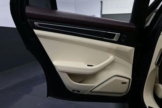 2023 Porsche Panamera 4 Platinum Edition