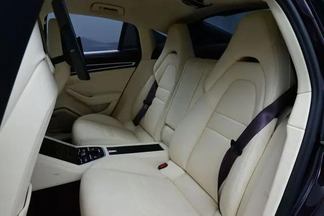 2023 Porsche Panamera 4 Platinum Edition