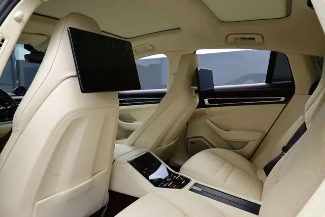 2023 Porsche Panamera 4 Platinum Edition