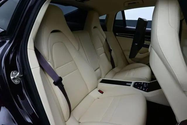 2023 Porsche Panamera 4 Platinum Edition