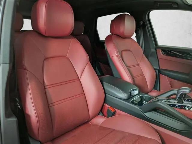 2023 Porsche Cayenne Platinum Edition