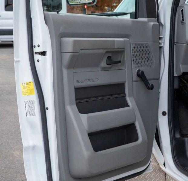 2014 Ford E-350 Cutaway Base
