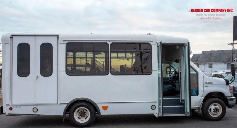 2014 Ford E-350 Cutaway Base