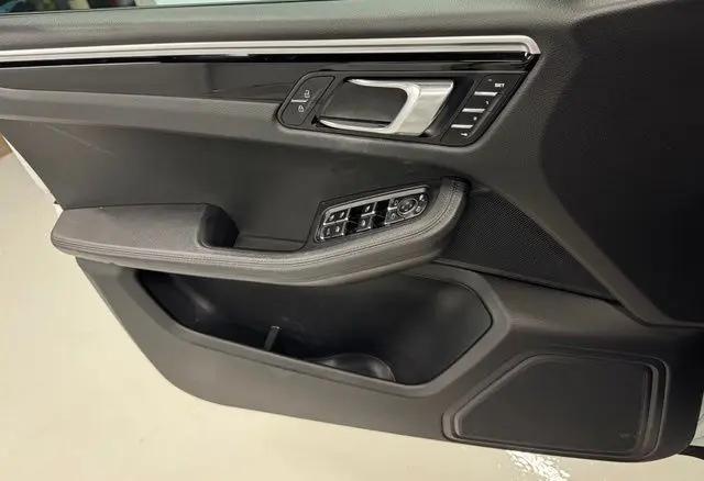2019 Porsche Macan Macan