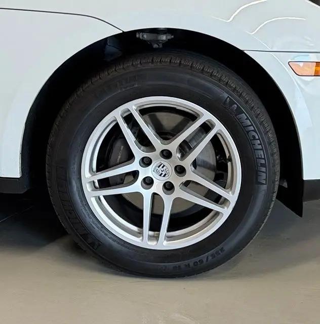 2019 Porsche Macan Macan