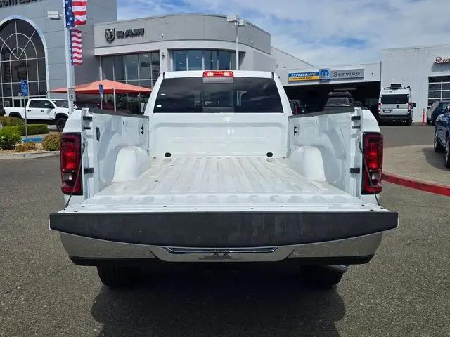 2026 Ram 3500 Tradesman Crew Cab 4x4 8 Box