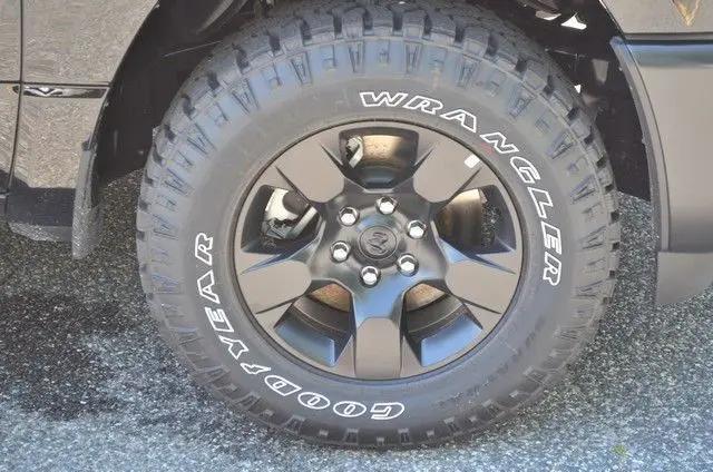 2026 Ram 1500 Warlock Crew Cab 4x4 5'7" Box