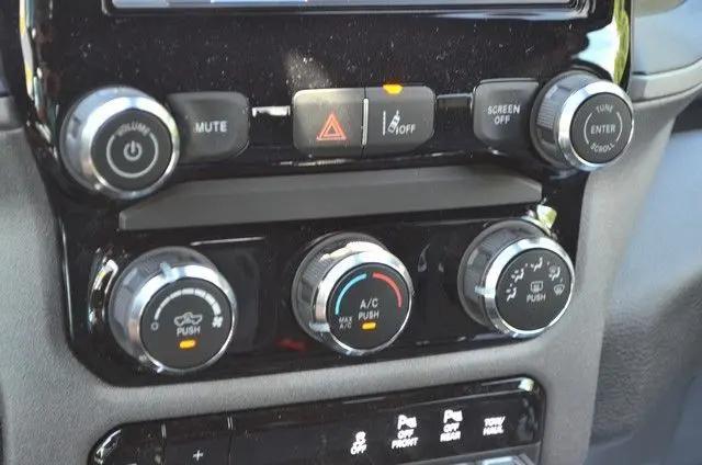 2026 Ram 1500 Warlock Crew Cab 4x4 5'7" Box