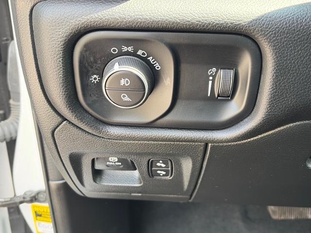 2023 Ram 1500 Big Horn Crew Cab 4x4 64 Box