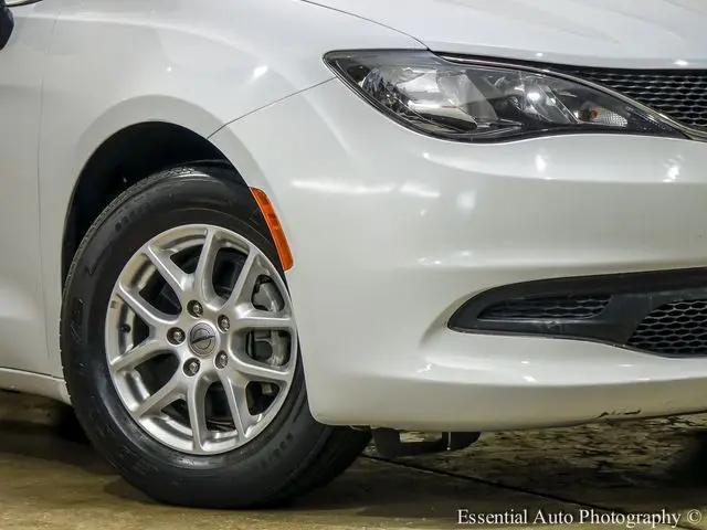 2021 Chrysler Voyager LXI