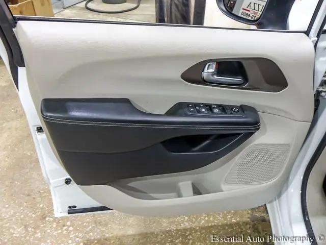 2021 Chrysler Voyager LXI