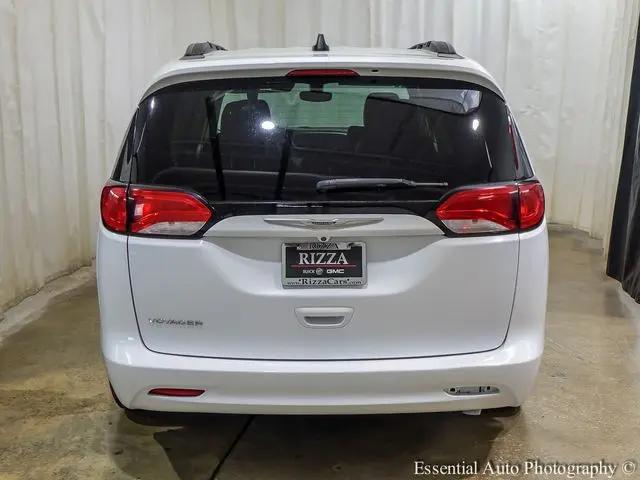 2021 Chrysler Voyager LXI