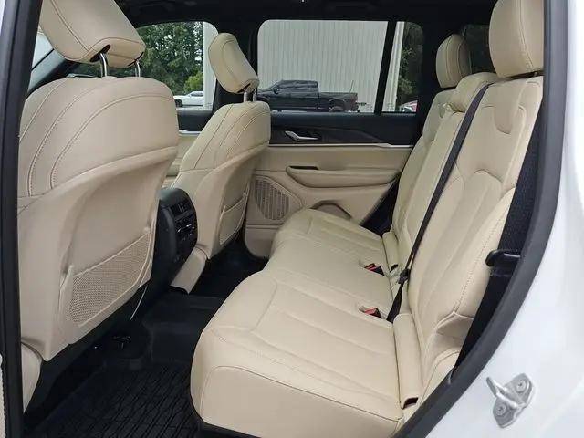 2025 Jeep Grand Cherokee Limited 4x2