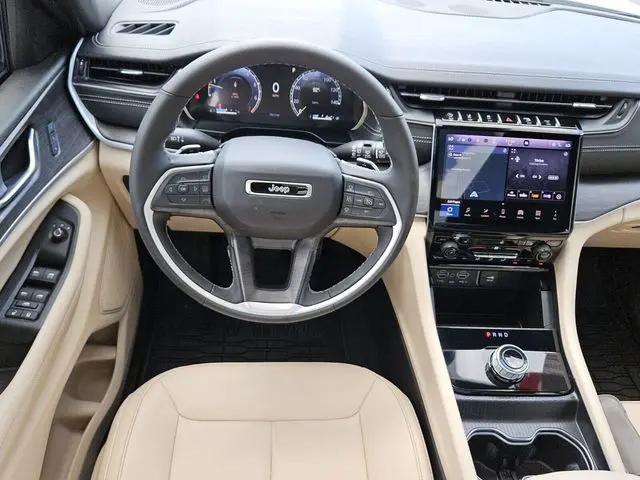 2025 Jeep Grand Cherokee Limited 4x2