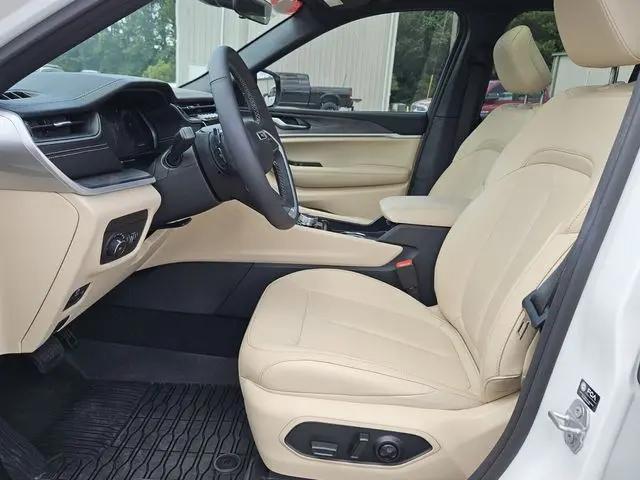 2025 Jeep Grand Cherokee Limited 4x2
