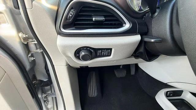 2023 Chrysler Voyager LX