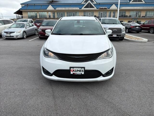 2020 Chrysler Pacifica Touring