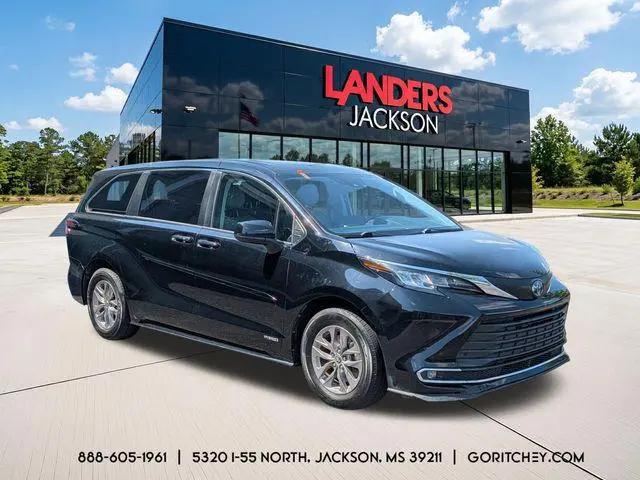 2021 Toyota Sienna XLE 8 Passenger for sale in Jackson, MS