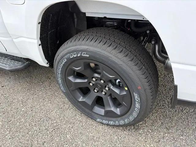 2026 Ram 1500 Express Crew Cab 4x4 57 Box