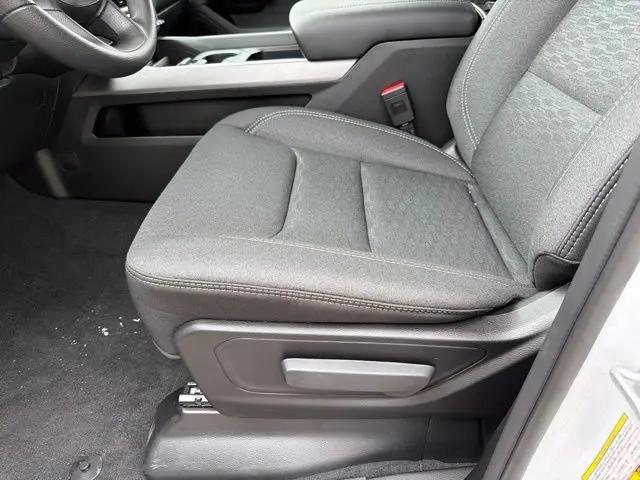 2026 Ram 1500 Express Crew Cab 4x4 57 Box