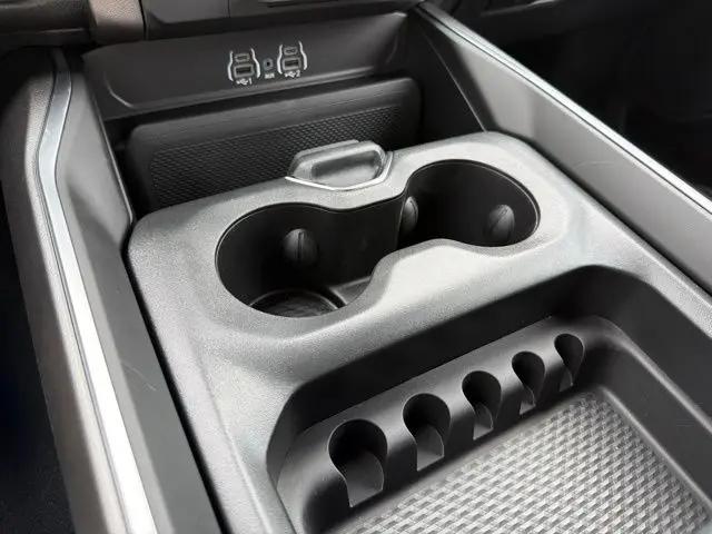 2026 Ram 1500 Express Crew Cab 4x4 57 Box