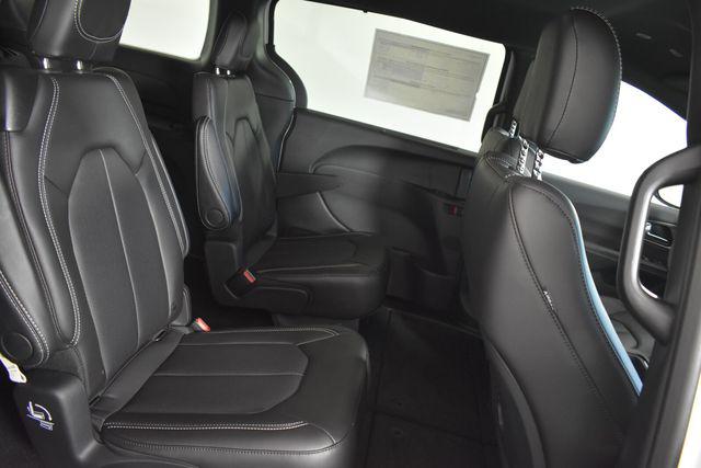 2027 Chrysler Pacifica LX