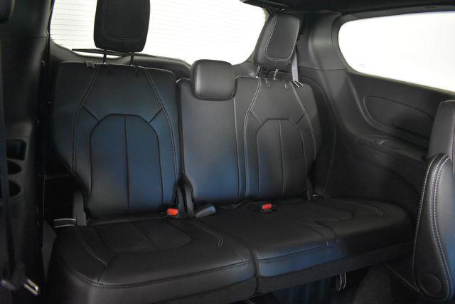 2027 Chrysler Pacifica LX